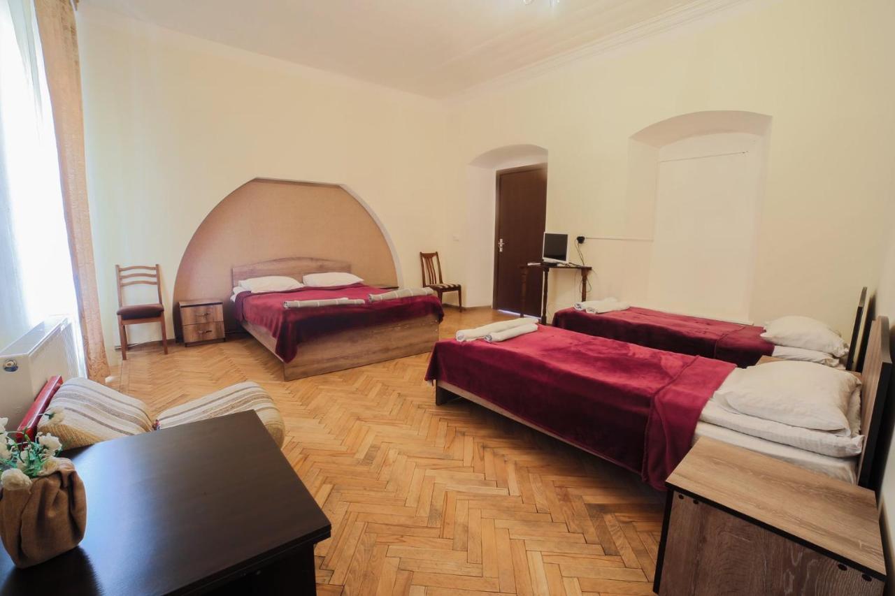 Gh Sanapiro Hotel Telavi Exterior photo