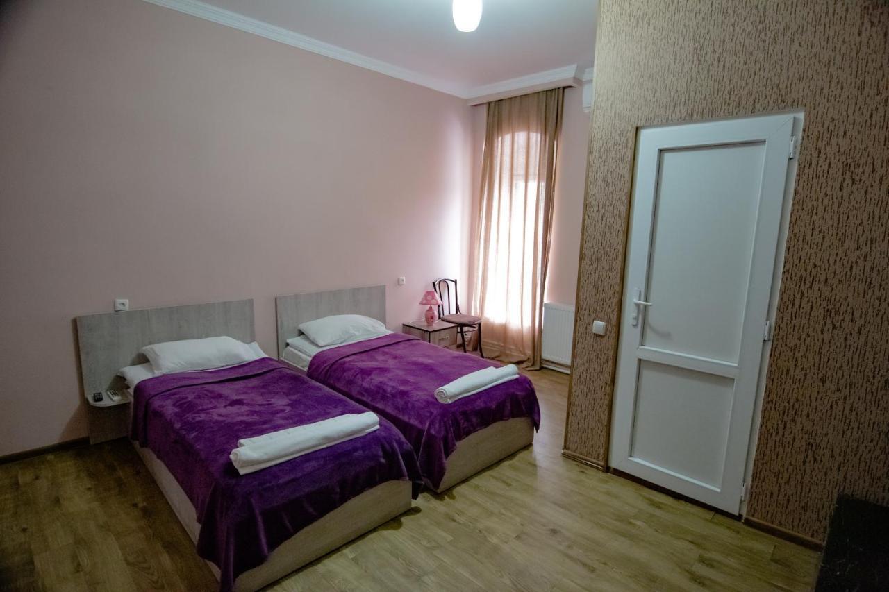 Gh Sanapiro Hotel Telavi Exterior photo